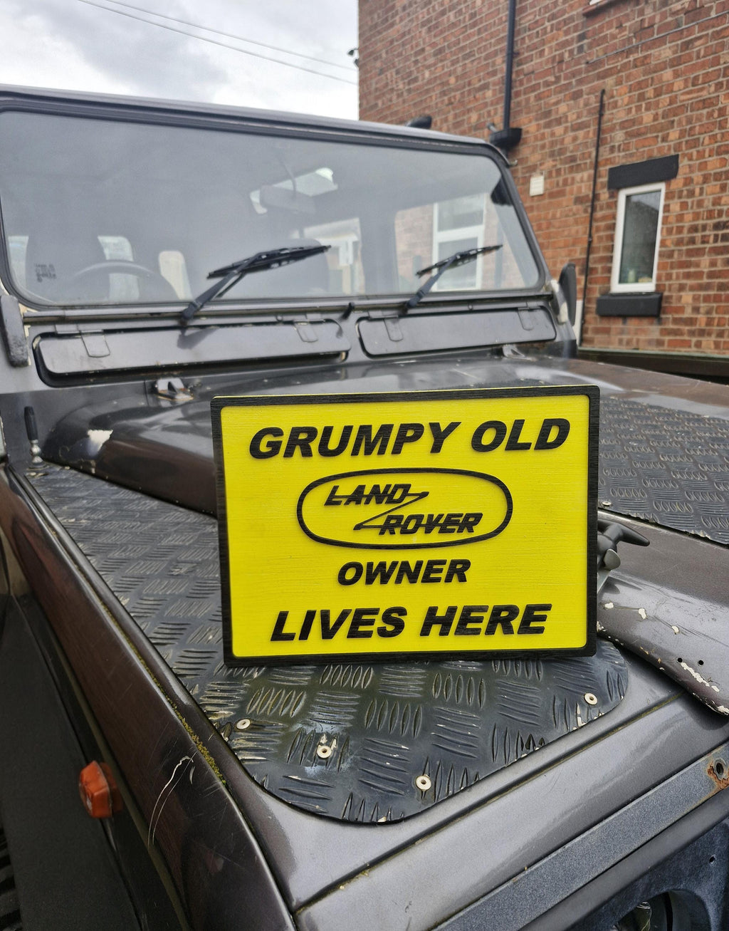 ''Grumpy old LR owner lives here'' Sign